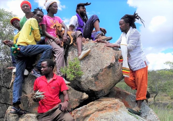 ubuntu villagers on rocks